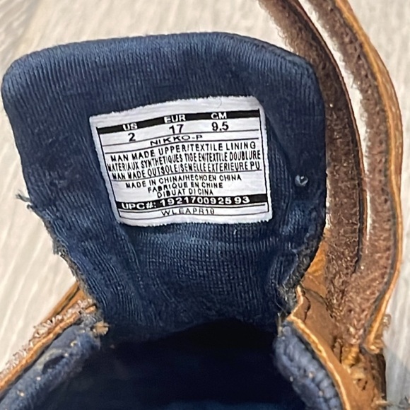 NWT Carter’s Walking Brown “Every Step” Sneakers Size 2 - Picture 6 of 13